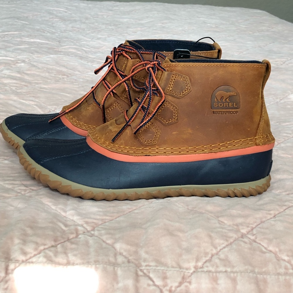 NEW: SOREL women’s leather rain/snow boot 8.5